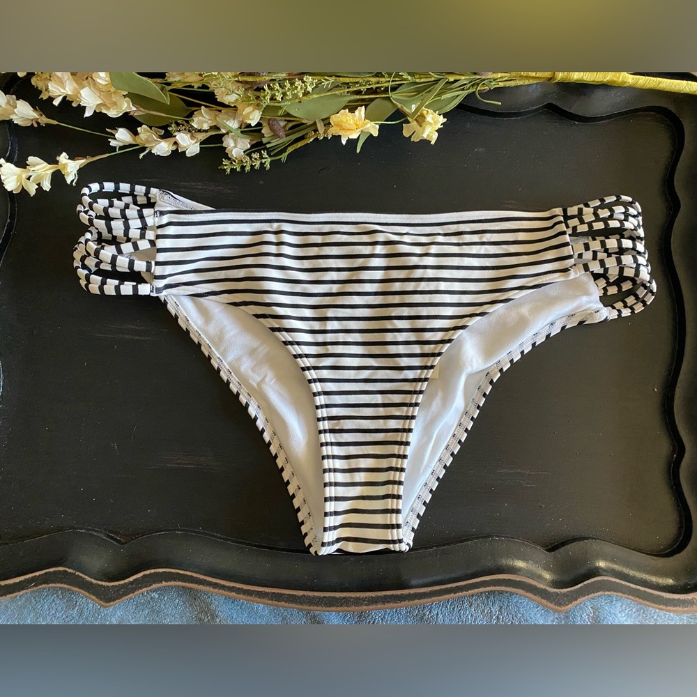 Hollister bikini bottom large new never worn